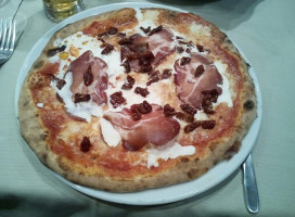 Pizzeria Enzo E Ciro food