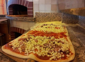 Pizzera Al Baffo food