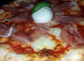 L' Angolo Della Pizza food