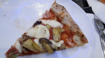 Pizzeria O'scugnizzo food