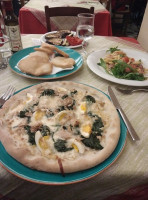 Pizzeria Milana food