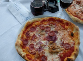 Vienna Pizza E Cucina food