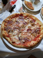 Vienna Pizza E Cucina food