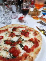 Vienna Pizza E Cucina food