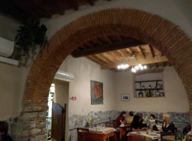 Pizzeria Il Porticciolo inside