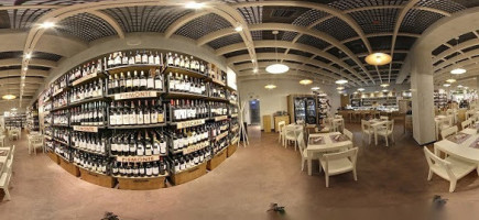 Signorvino inside