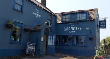 The Carpenters Tavern outside