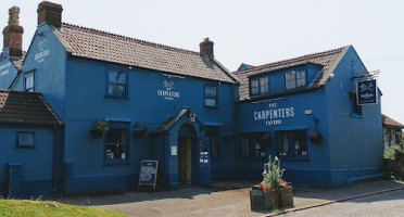 The Carpenters Tavern outside