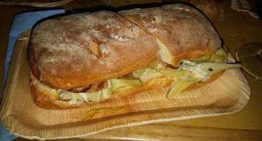 Mezza Pagnotta La Puglia Nel Panino food