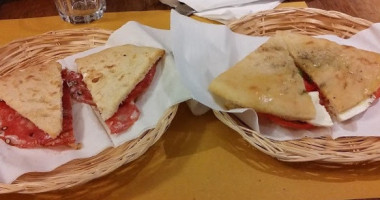 Pizzeria Fuori Rotta food