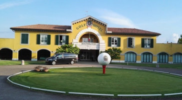 Le Robinie Golf Club Resort outside