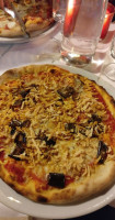 Royal Pizzeria food