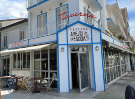 Taverna A Pesci In Faccia inside