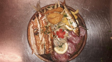 Dorada Lago food