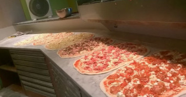 Pizzeria Mitho food