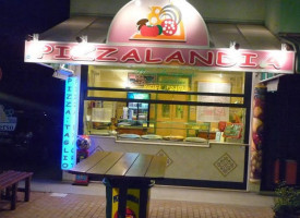 Pizzalandia outside