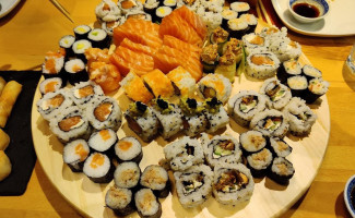 Zucconi Sushi food