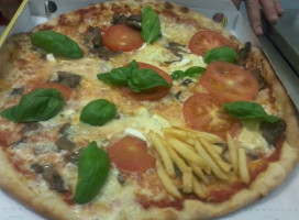 Pizza Pazza food