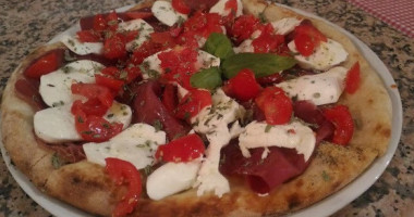 Mediterraneo Pizzeria food