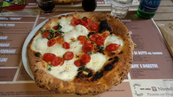 Pizzeria 'ntretella food