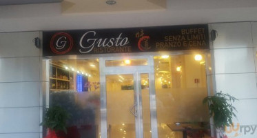 Gusto outside