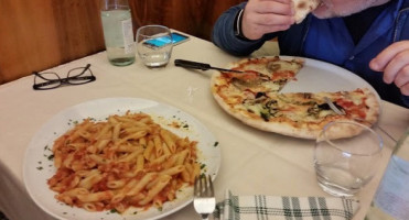 Pizzeria Stazione food