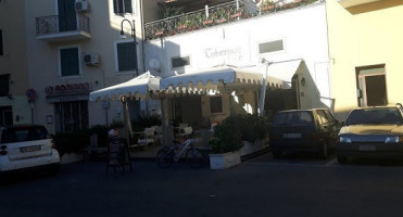 Tabernae Cafe outside