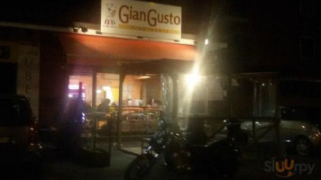 Gian Gusto Piadineria outside