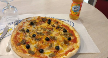 Pizzera Civoleva food