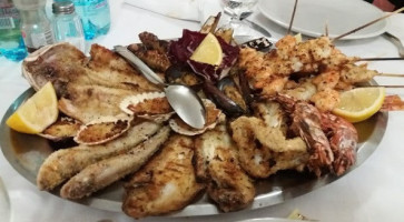 Lo Scoglio food