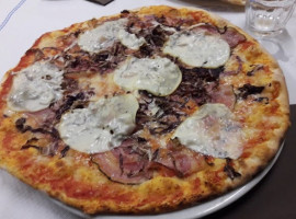 Pizzeria Brusarul food