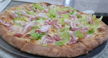 Pizzeria A Cannarutia food