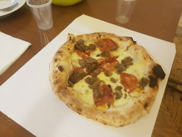 Pizza Partenopea food