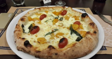 Il Tritello Pizzeria E Vineria food