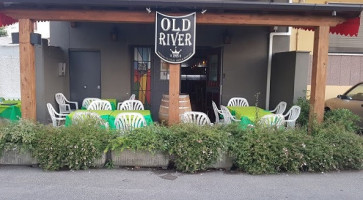 Old River Birreria outside