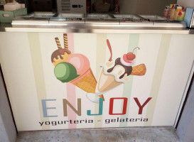 Enjoy Yogurteria Gelateria food