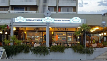 Moro Di Venezia outside