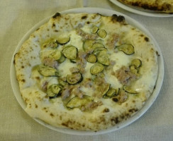 Pizzeria Vesuvio food