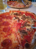 Pizzeria Vesuvio food