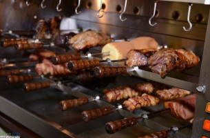 Villa Campetra Churrascaria food