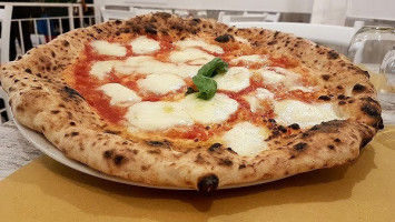 Pizzeria La Smorfia Salerno food