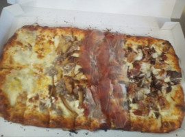 Atutta Pizza food