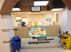 Primo Frutto Gelateria Cremeria inside