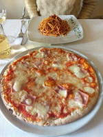 Tavewrna Italia food