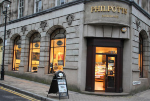 Philpotts outside