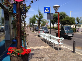 Gelateria La Baia Dei Baci outside