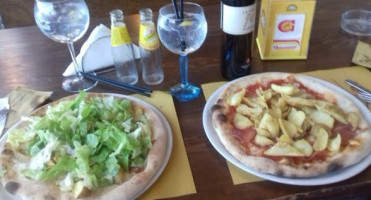 Freedom Pizzeria Di Giuseppe E Riccardo food