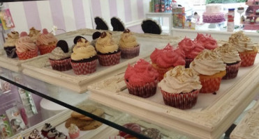 Cupcake Paradiso food