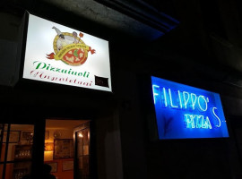 Filippo's inside