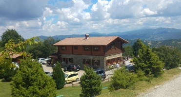 Rifugio Monte Orsaro outside